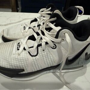 Nike LeBron Witness 7 Basketball Shoes 7.5
